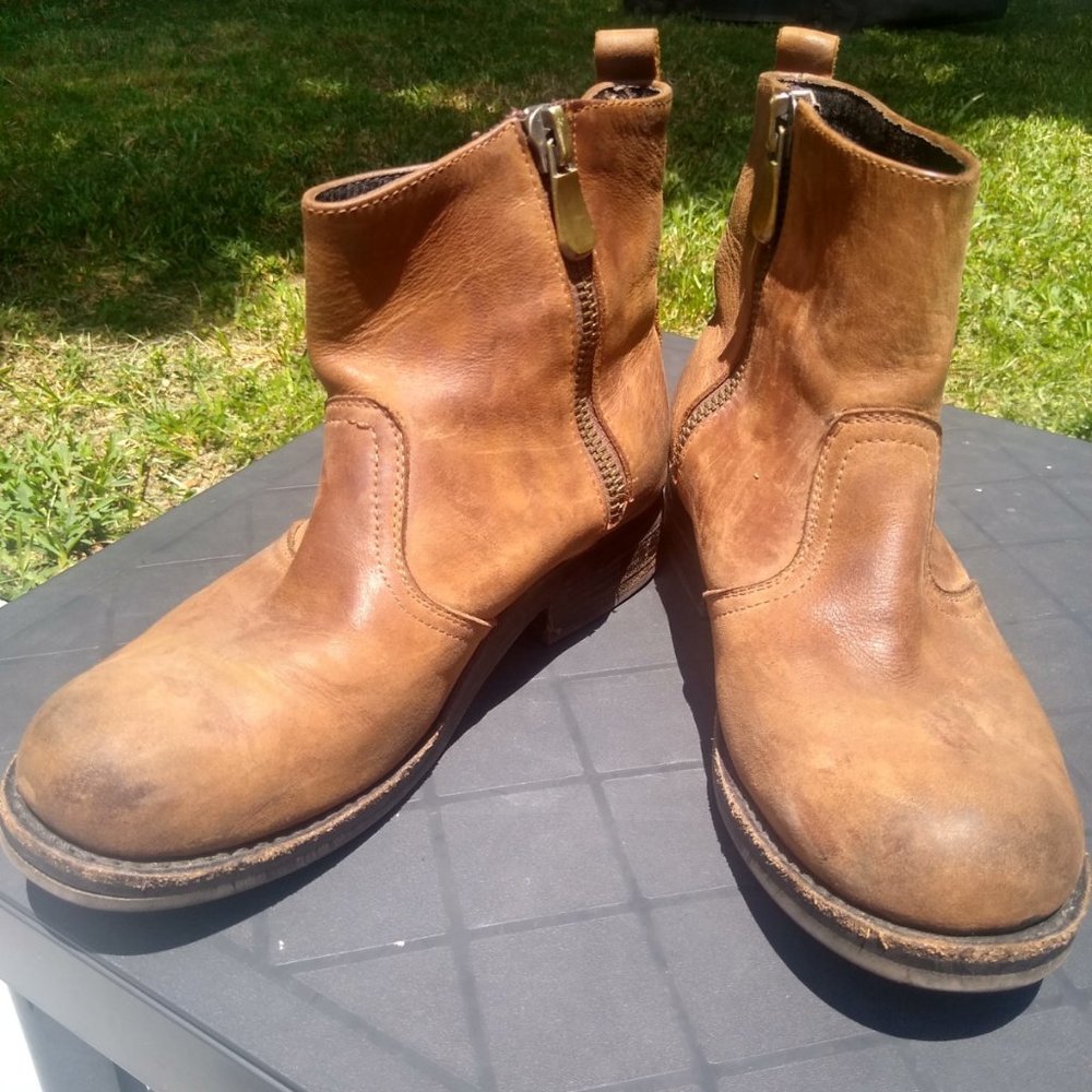 Cabela's rustic work booties size 9